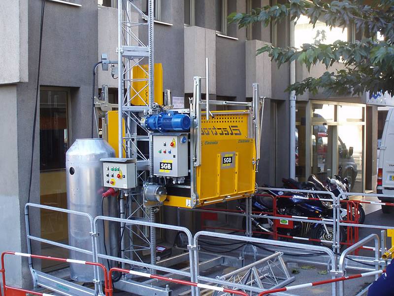 perin-ponteggi-noleggio-montaggio-manutenzione-montacarichi